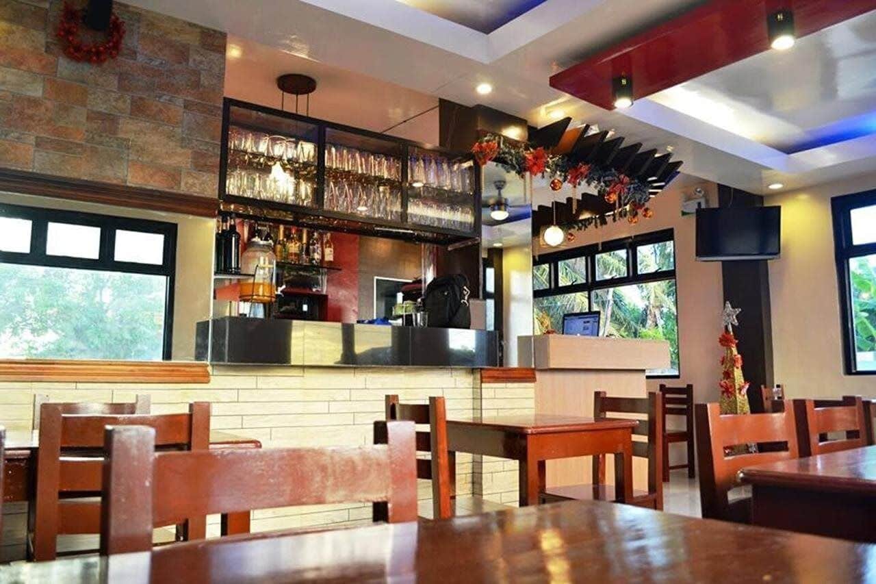 Bar (trong khuôn viên)