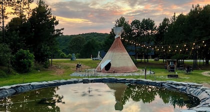 Luxury Glamping Tipi at White Buffalo Lodge-Eagle