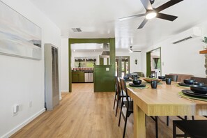 Dining - Gateway to the Sequoia's Home in Three Rivers Game room - Perfect for Groups (Three Rivers)
