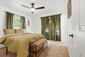 3 bedrooms, WiFi (free), bed sheets - Gateway to the Sequoia's Home in Three Rivers Game room - Perfect for Groups (Three Rivers)