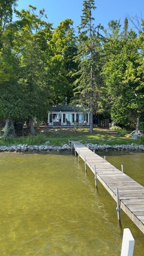 Property grounds - Private, cozy 2-bedroom cottage in charming Cheboygan perfect for relaxing (Cheboygan)