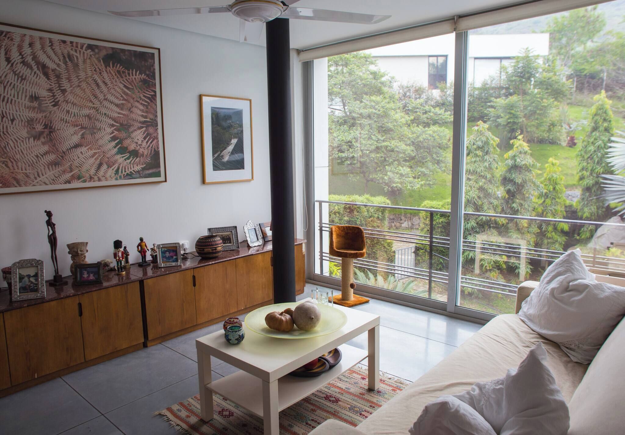 Villa, 3 Bedrooms | Living room | Books