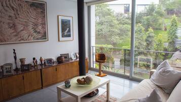 Villa, 3 Bedrooms | Living room | Books