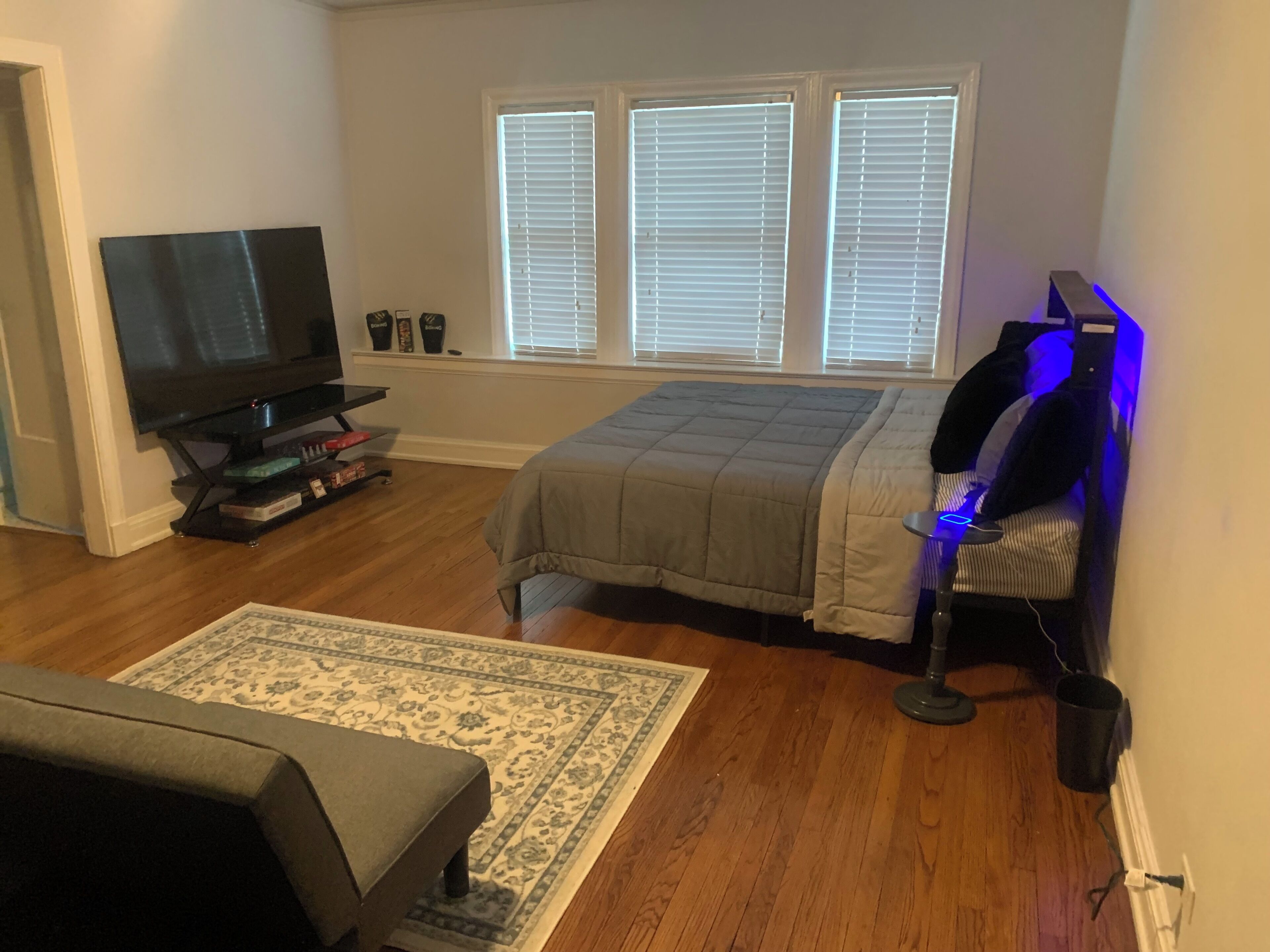 Iron/ironing board, free WiFi, bed sheets