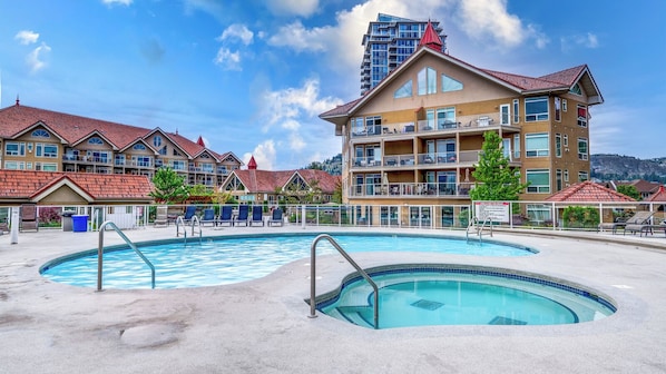 Pool - Your Ultimate Okanagan Lakeside Escape | Walk-Out Patio & Resort Amenities (Kelowna)