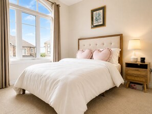 4 dormitorios, tabla de planchar con plancha, wifi y ropa de cama