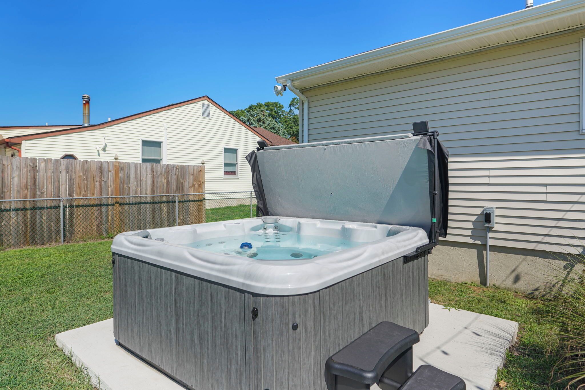 Outdoor spa tub
