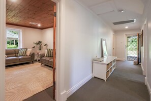 A modern living room with a sofa, a coffee table, and a decorative mirror. - Donnybrook Cottages - Donnybrook (Clare)
