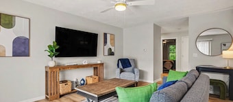 Notre Dame! Remodeled 2BR/2BA Condo 20-minute walk to Stadium Main Floor Unit
