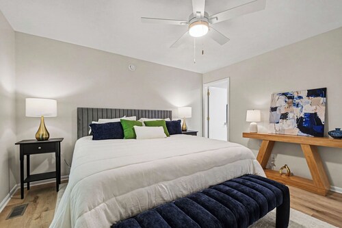 Notre Dame! Remodeled 2BR/2BA Condo 20-minute walk to Stadium Main Floor Unit