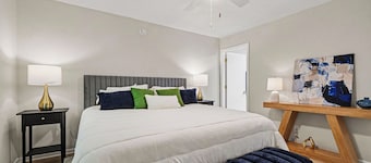 Notre Dame! Remodeled 2BR/2BA Condo 20-minute walk to Stadium Main Floor Unit