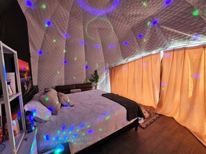 1 bedroom, bed sheets - Riverside Buffalo Spirit Dome (Calgary)