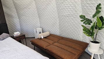 1 bedroom, bed sheets