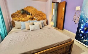 Tabla de planchar con plancha, wifi, ropa de cama
