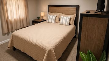 Tabla de planchar con plancha, wifi, ropa de cama