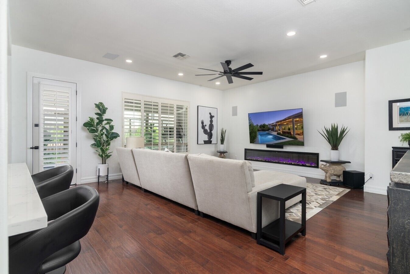TV, fireplace