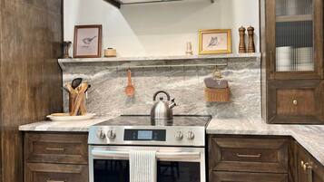 Coffee/tea maker, fridge, microwave, oven