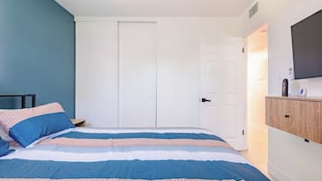 3 bedrooms, WiFi, bed sheets