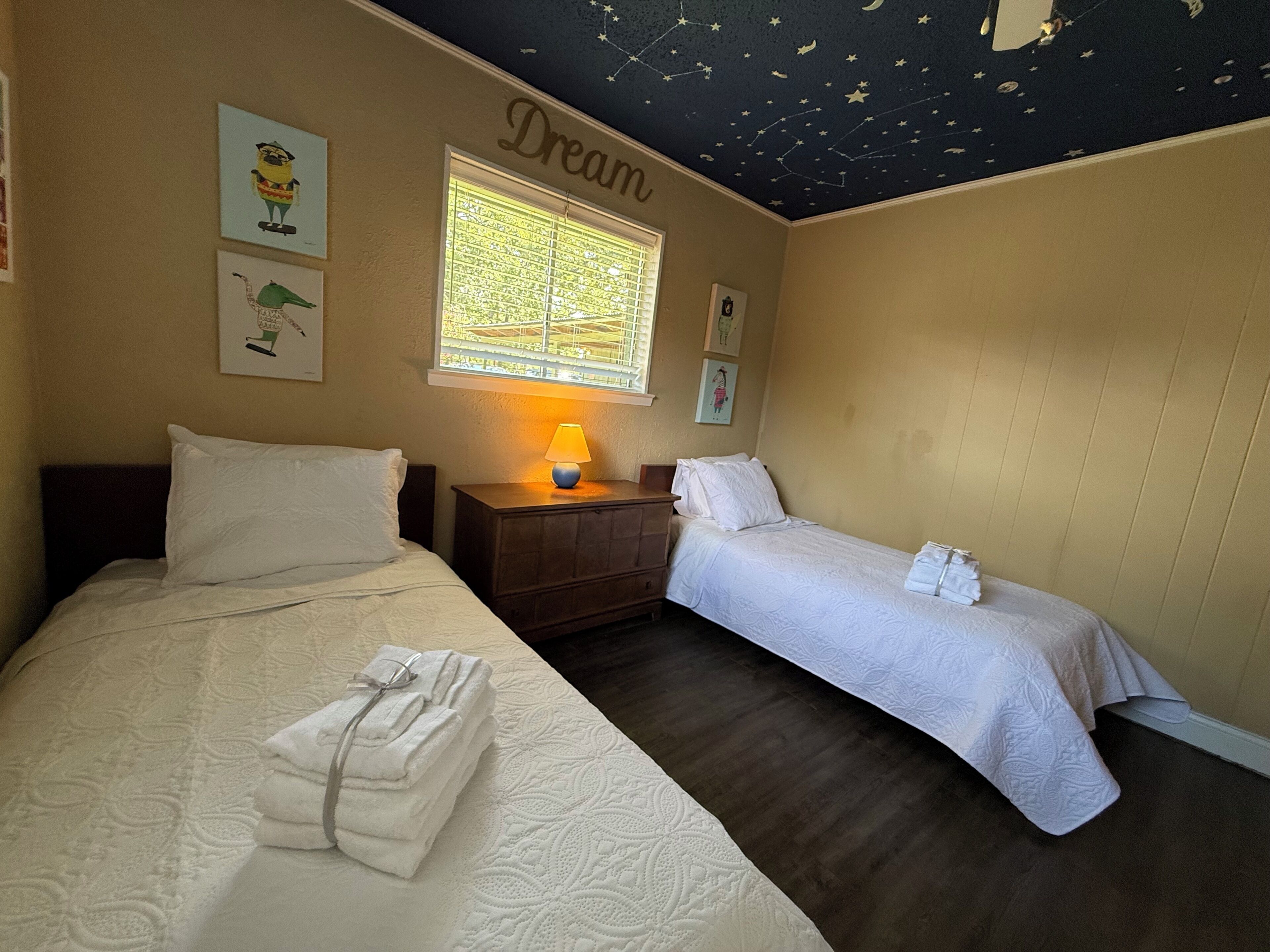 4 dormitorios, tabla de planchar con plancha, wifi gratis y ropa de cama
