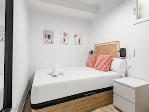 Iron/ironing board, Internet, bed sheets - Río Manzanares IV - Apartment Renovated (Ciudad de Madrid)