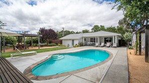 A swimming pool with a deck, a covered patio, and a small building with a porch. - Private Pool | East Sonoma | By Homewood Winery | 2BR, Sleeps 4, Quiet Street (Sonoma)
