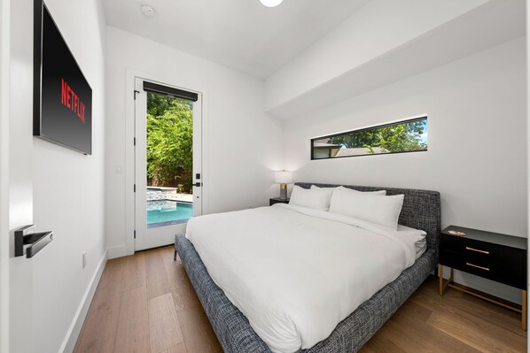 4 bedrooms, desk, iron/ironing board, travel cot