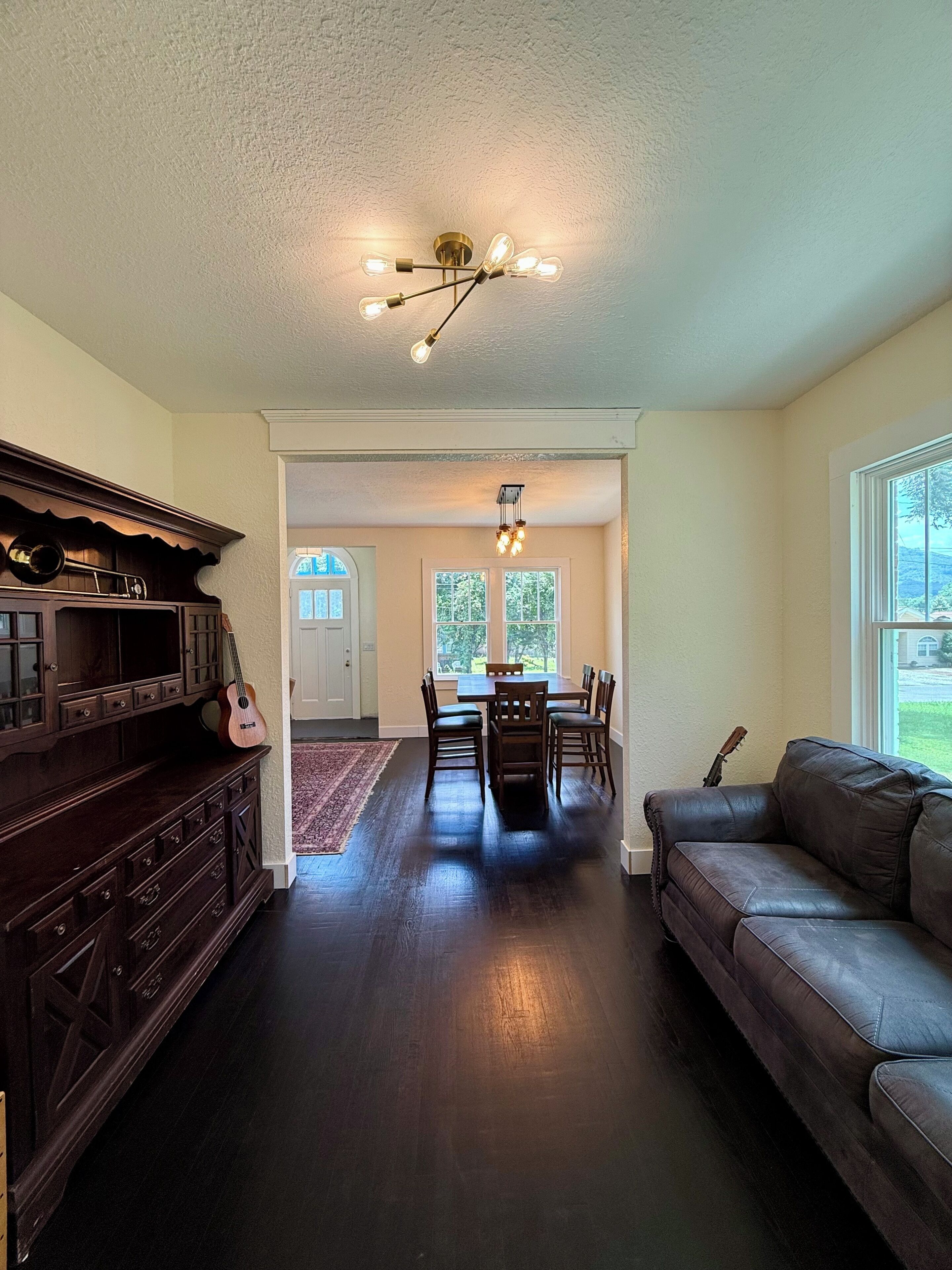 Smart TV, DVD player, books