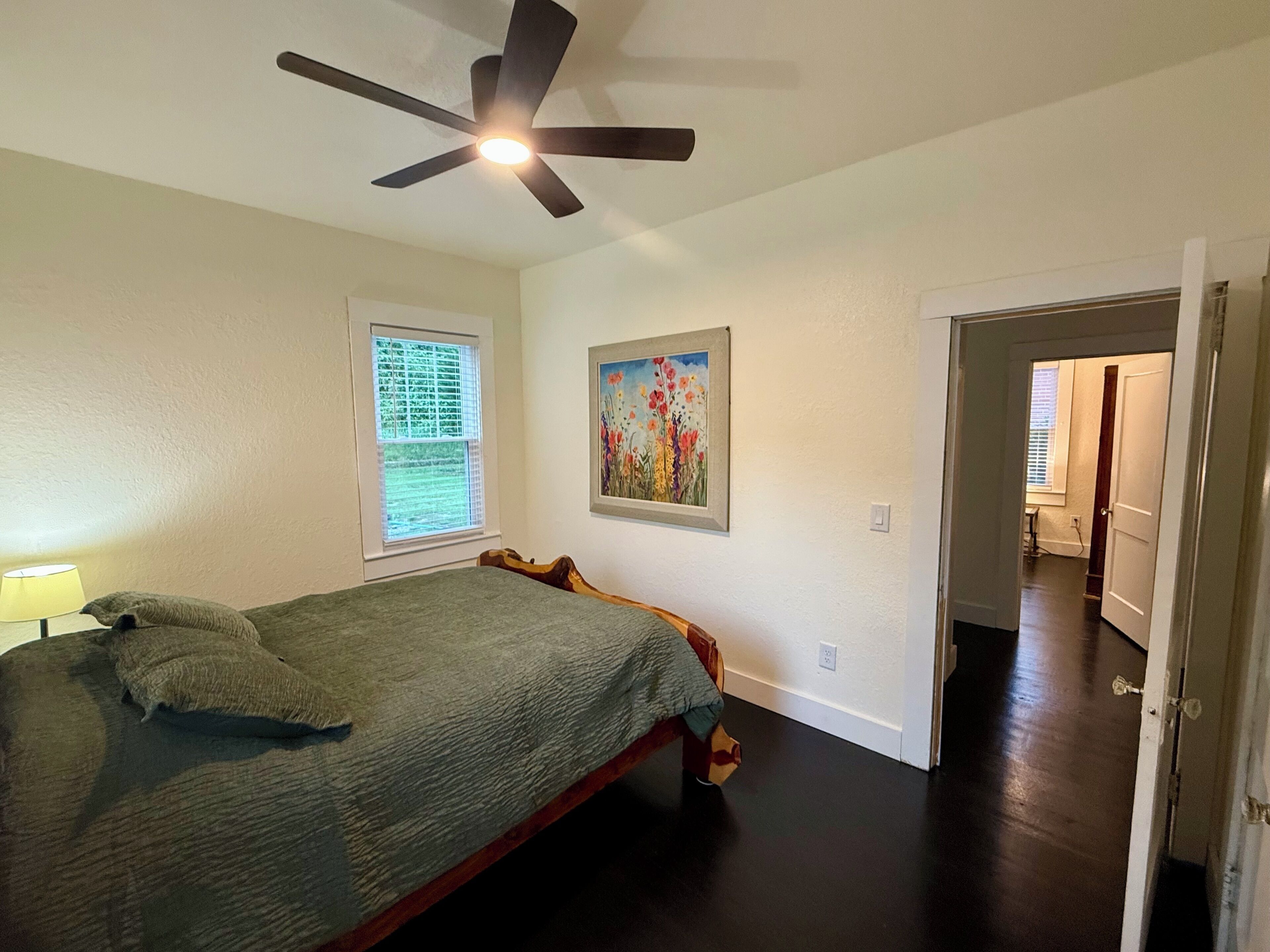 3 bedrooms, iron/ironing board, WiFi (free), bed sheets