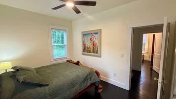 3 bedrooms, iron/ironing board, WiFi (free), bed sheets