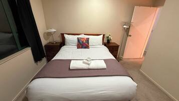 3 bedrooms, iron/ironing board, Internet, bed sheets