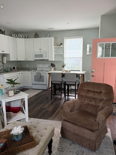 Pawleys Island Getaway 2BR/2BA Cottage Just Minutes from the Beach