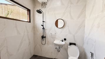Villa, 2 Schlafzimmer, Poolblick | Badezimmer | Kostenlose Toilettenartikel, Haartrockner, Handtücher, Toilettenpapier