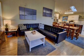 Living area - Riverfront 3-bedroom house in enchanting Mount Hood Village with private hot tub (Mount Hood Village)
