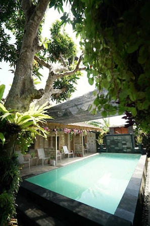 Outdoor pool - Black Pillow Villa (Jimbaran)