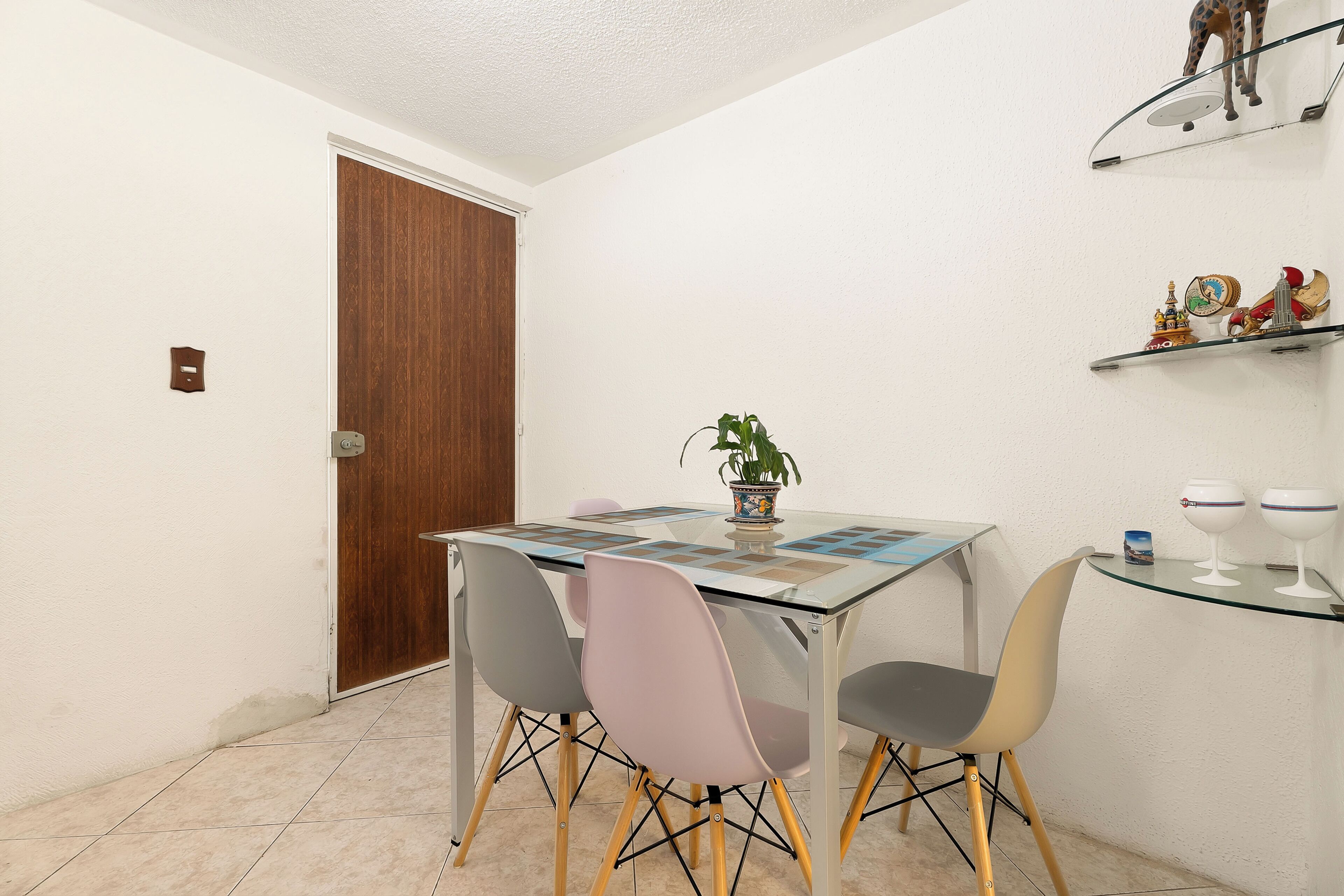 Comfort Apartment | Dining
