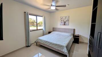 3 bedrooms, desk, iron/ironing board, free WiFi