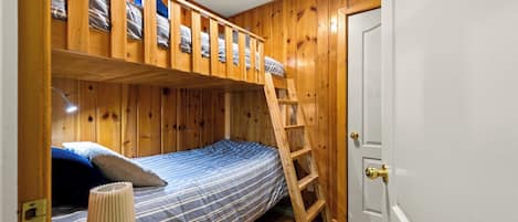 Iron/ironing board, WiFi (free), bed sheets