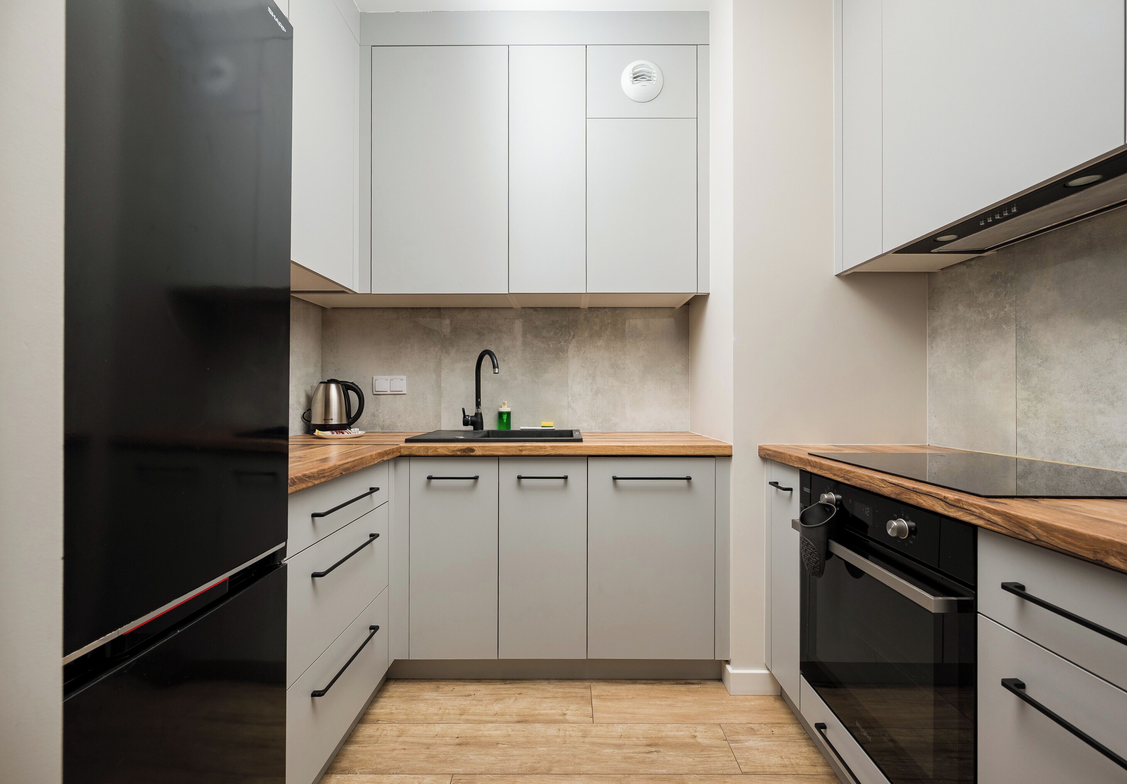 Fridge, oven, stovetop, dishwasher