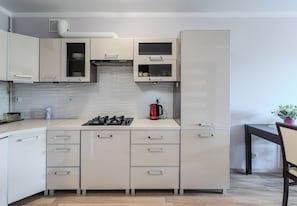 Fridge, oven, stovetop - Grabskiego Comfort Apartment (Rzeszów)