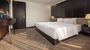 Junior Room, Balcony, Ocean View | In-room safe, desk, WiFi (free)