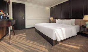 Habitación junior, balcón, vistas al mar | Caja fuerte, escritorio, wifi gratis