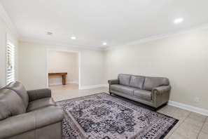 Smart TV - Spacious Killearn Estates Retreat 4BR • Expansive Backyard • Prime Location (Tallahassee)