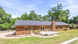 Exterior - Spacious Killearn Retreat 4BR • Prime Location (Tallahassee)