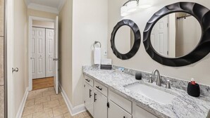 Bathroom - Spacious Killearn Retreat 4BR • Prime Location (Tallahassee)