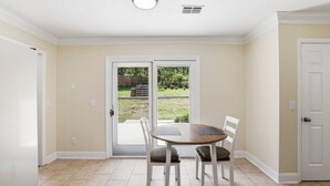 Dining - Spacious Killearn Retreat 4BR • Prime Location (Tallahassee)