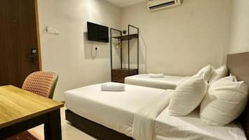 Standard Twin Room | Iron/ironing board (on request), WiFi (free)