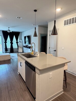 Interior - Cozy 1-bedroom apartment in peaceful Denver with AC and gym access (Denver)