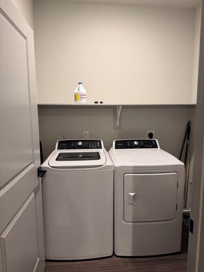 Interior - Cozy 1-bedroom apartment in peaceful Denver with AC and gym access (Denver)