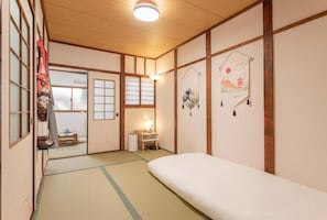 Blackout curtains, free WiFi - Midoribashi (Joto Ward)