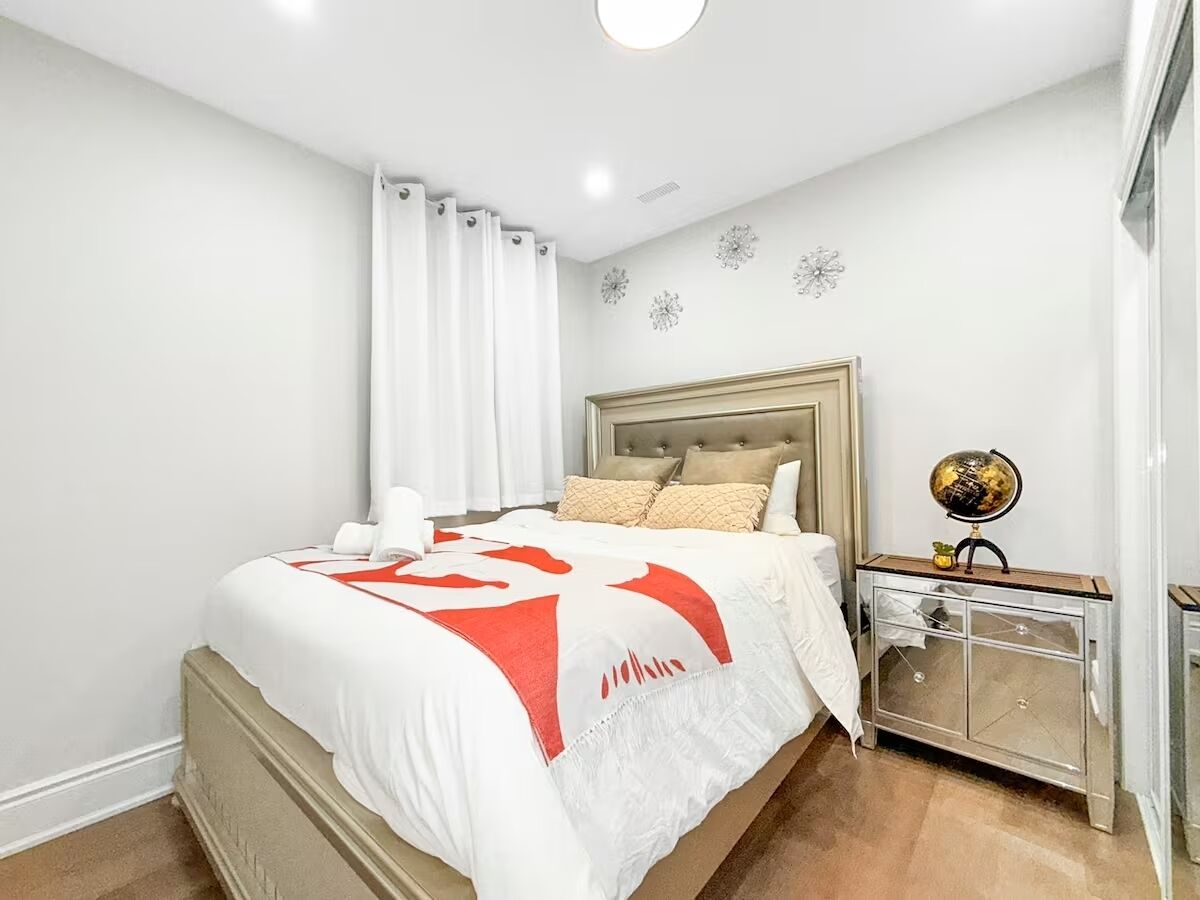 Iron/ironing board, WiFi, bed sheets